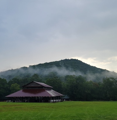 Kennedy Creek resort and mountains